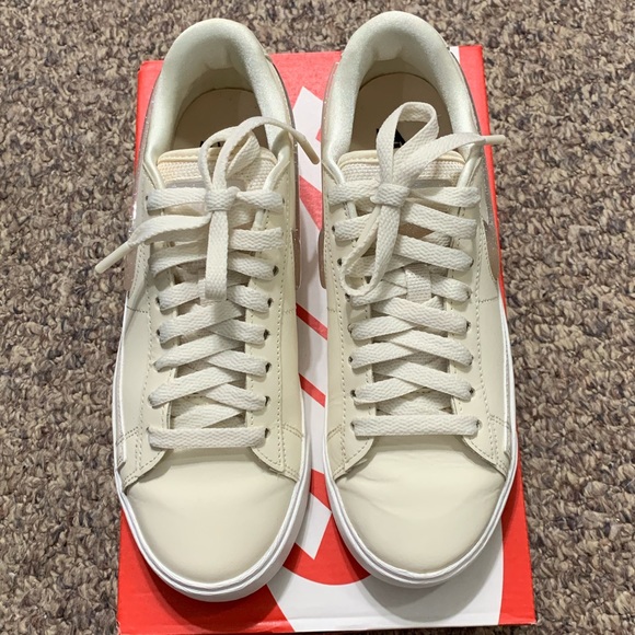 nike blazer low lx pale ivory